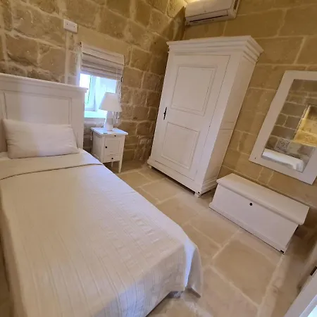In Gozo With Large Pool & Garden Birbuba