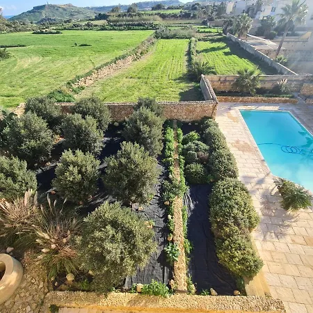 Villa In Gozo With Large Pool & Garden *